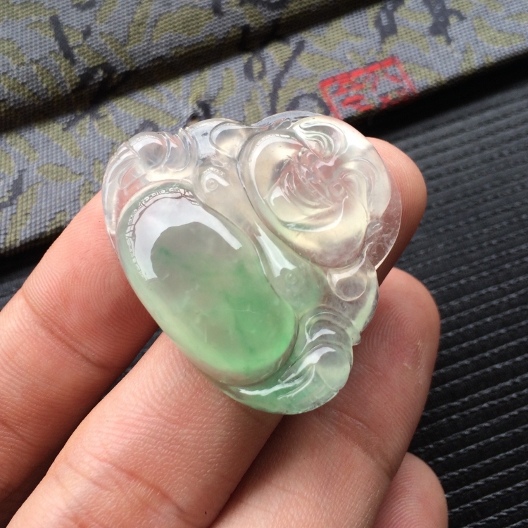 (超值推荐)冰种飘绿花玉佛挂件