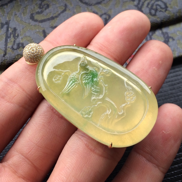 (超值推荐)冰种黄翡飘绿花镶18k金喜上眉梢胸坠