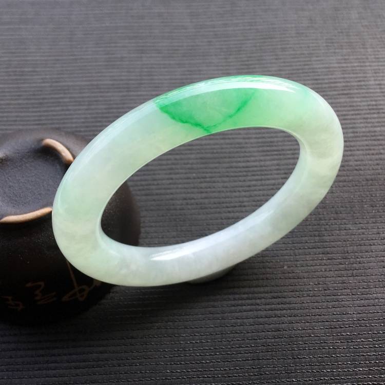 (超值推荐)糯冰种飘翠圆条手镯(57.4mm)