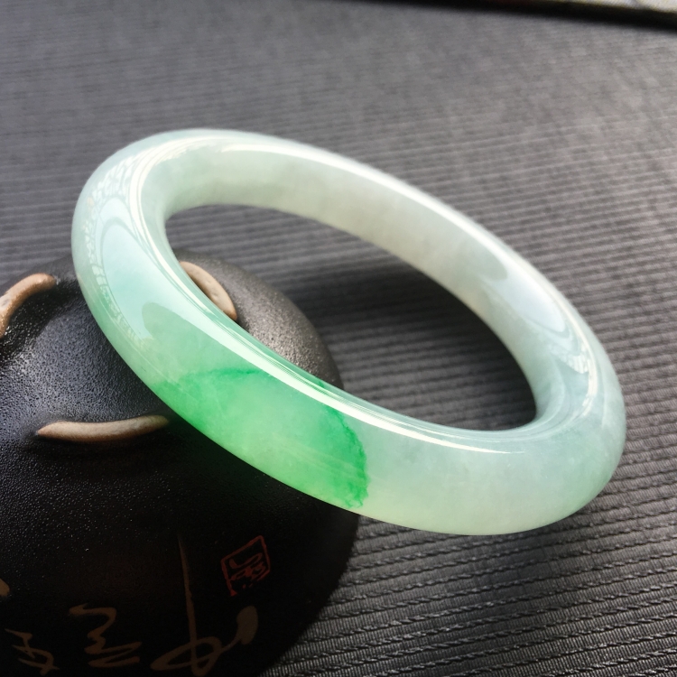 (超值推荐)糯冰种飘翠圆条手镯(57.4mm)