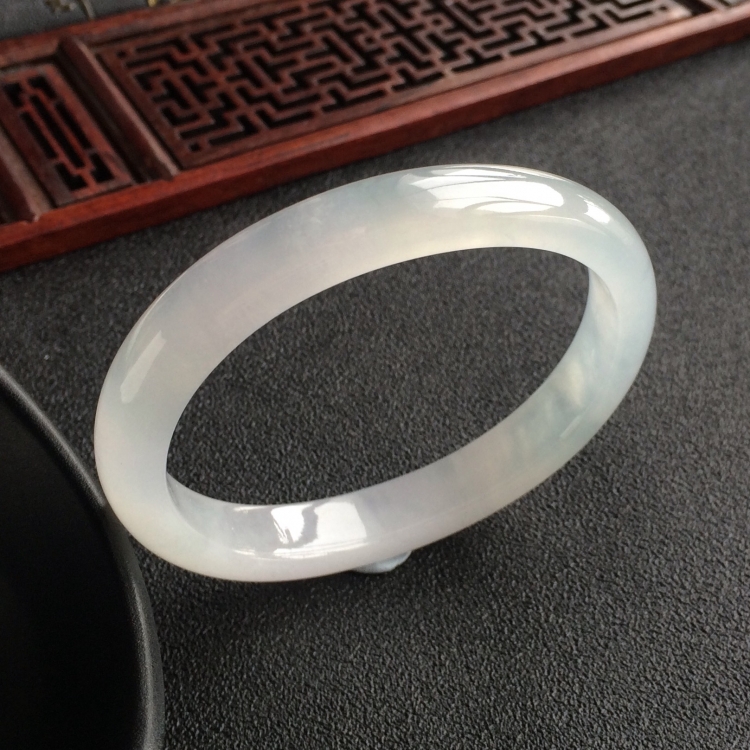 (超值推荐)冰种淡晴水贵妃镯(56.5mm-48.1mm)