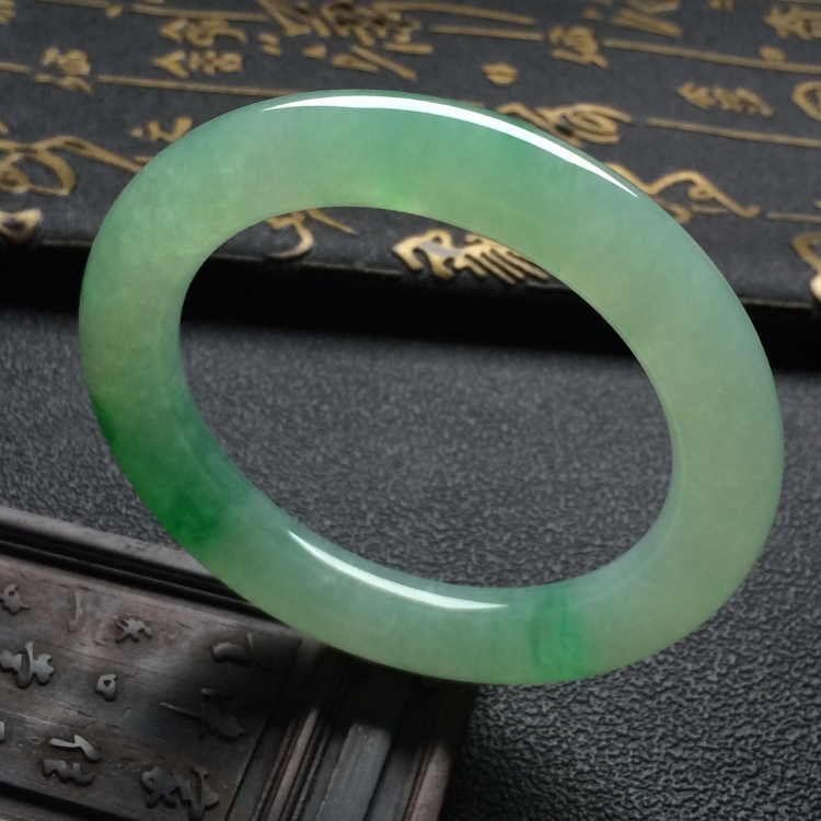 （超值推荐）糯冰种飘翠圆条手镯（55.5mm）