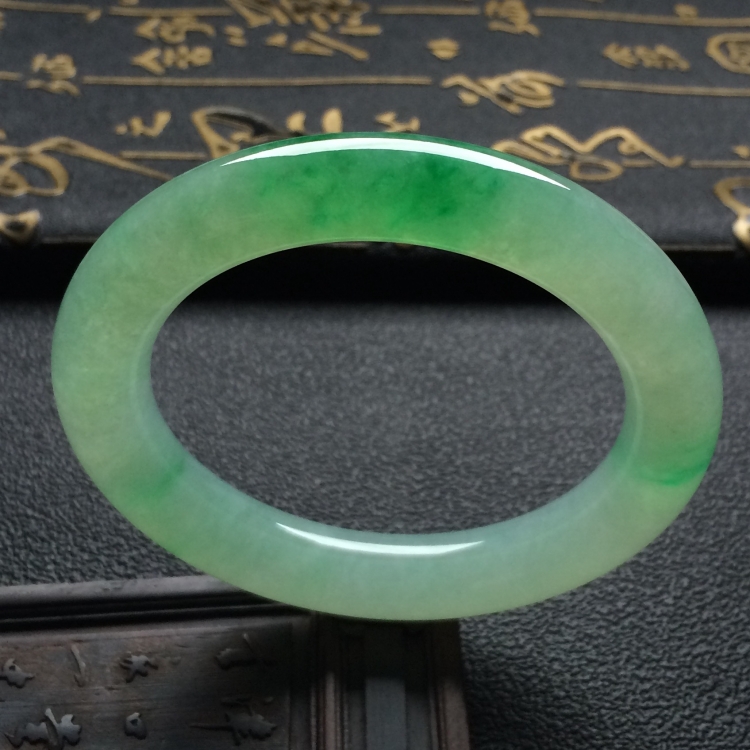 （超值推荐）糯冰种飘翠圆条手镯（55.5mm）
