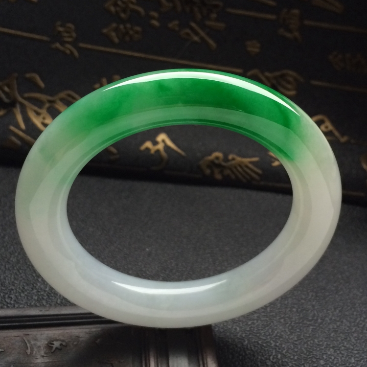 （超值推荐）糯冰种飘阳绿圆条手镯（56.6mm）