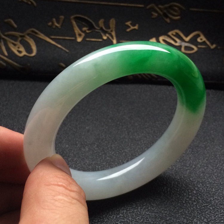 （超值推荐）糯冰种飘阳绿圆条手镯（56.6mm）