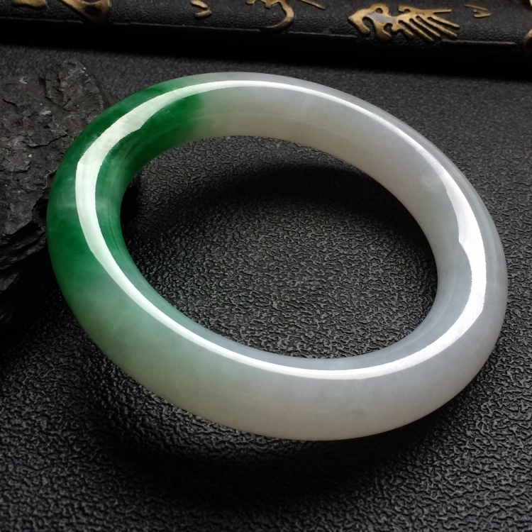 （超值推荐）糯冰种飘阳绿圆条手镯（56.6mm）
