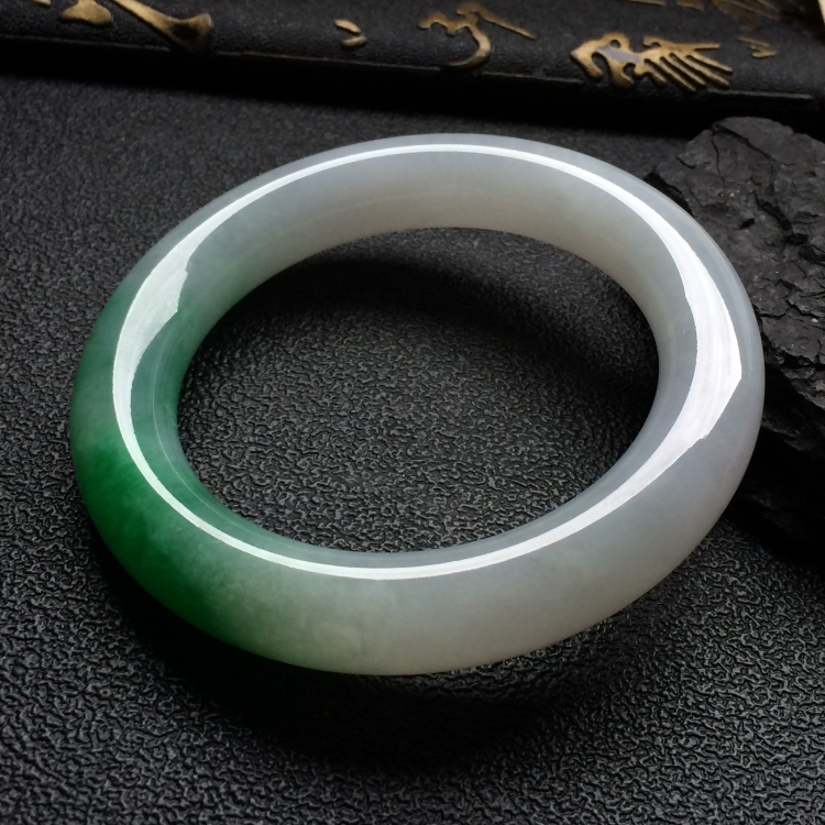 （超值推荐）糯冰种飘阳绿圆条手镯（56.6mm）