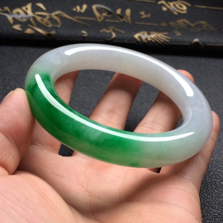 （超值推荐）糯冰种飘阳绿圆条手镯（56.6mm）