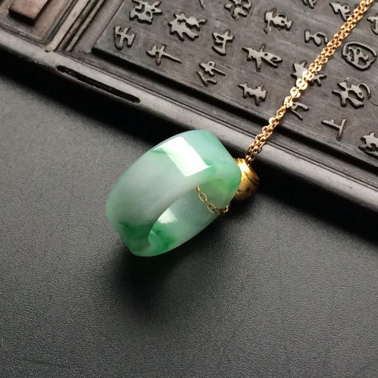 （超值推荐）糯冰种飘翠平安环挂件（金链金珠）