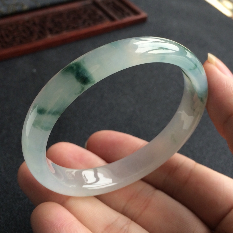 (超值推荐)冰种飘花贵妃镯(55.5mm-47.3mm)