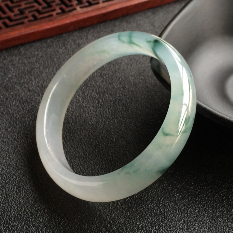 (超值推荐)冰种飘花贵妃镯(55.5mm-47.3mm)