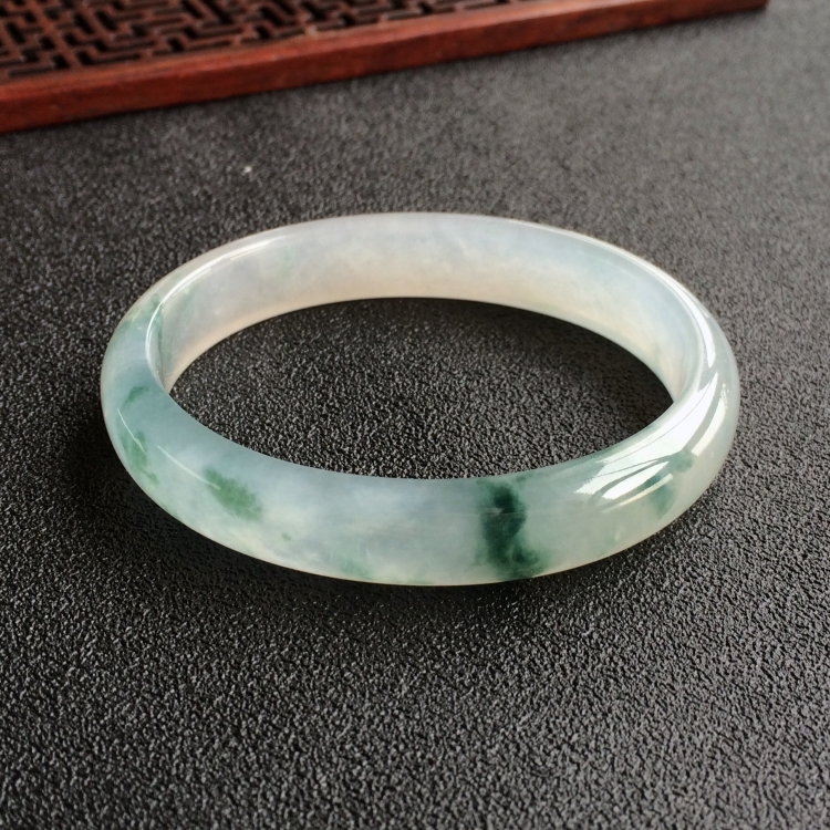 (超值推荐)冰种飘花贵妃镯(55.5mm-47.3mm)