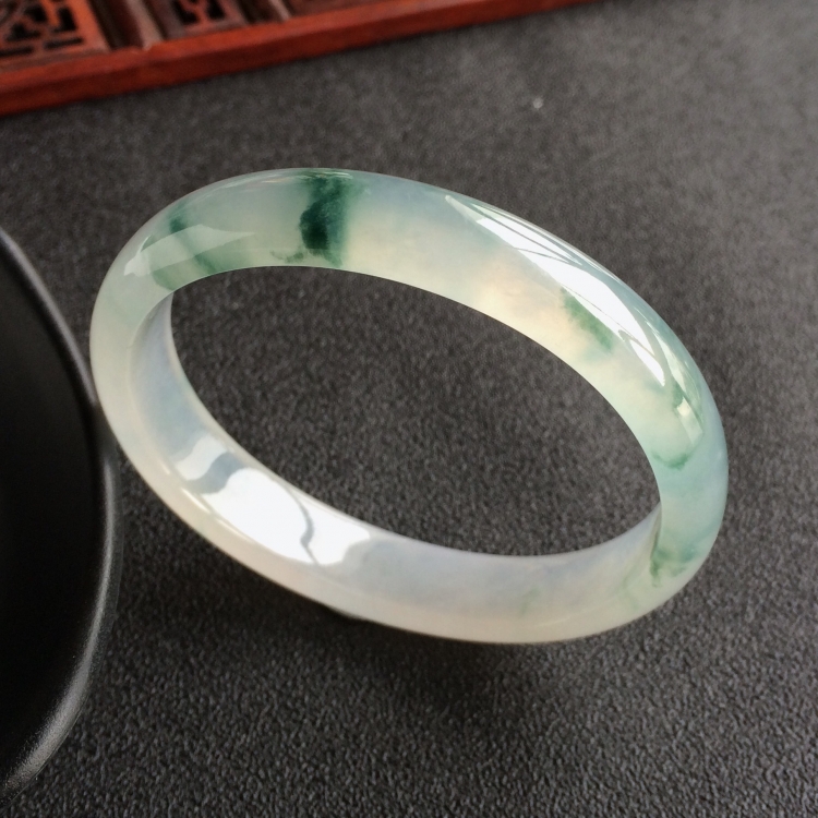 (超值推荐)冰种飘花贵妃镯(55.5mm-47.3mm)