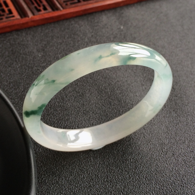 (超值推荐)冰种飘花贵妃镯(55.5mm-47.3mm)