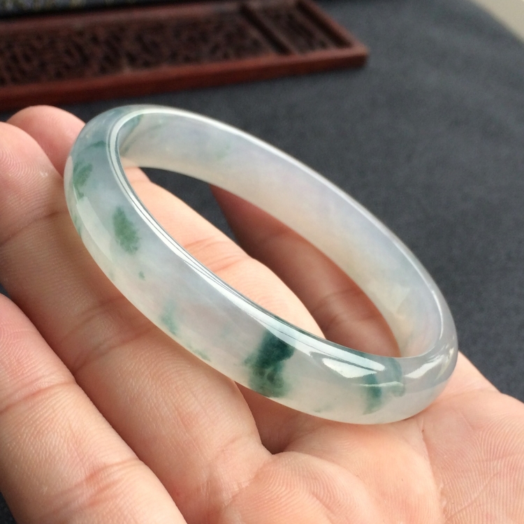 (超值推荐)冰种飘花贵妃镯(55.5mm-47.3mm)