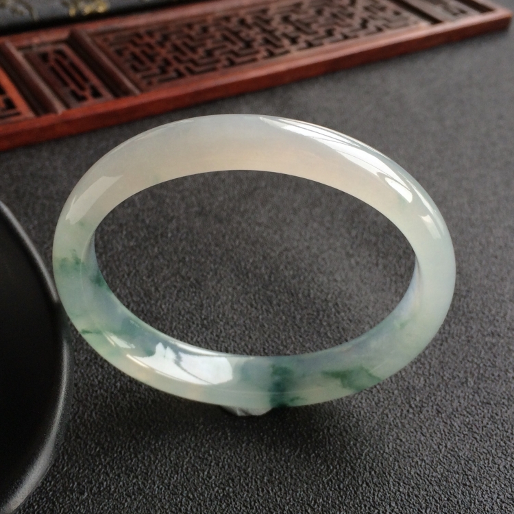 (超值推荐)冰种飘花贵妃镯(55.5mm-47.3mm)
