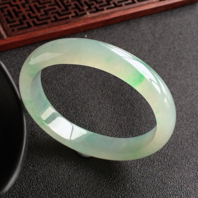 (超值推荐)冰种飘翠贵妃镯(56mm-49.5mm)