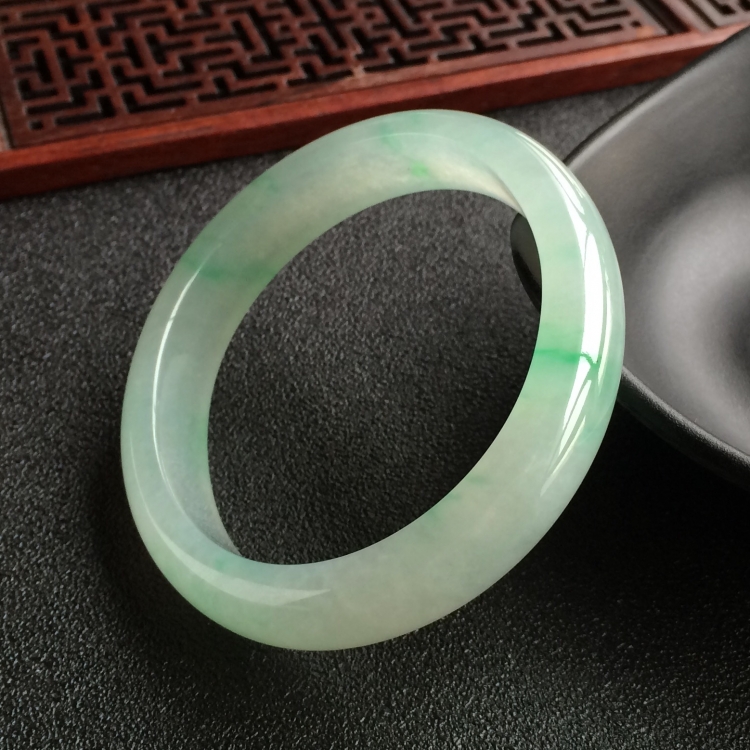 (超值推荐)冰种飘翠贵妃镯(56mm-49.5mm)