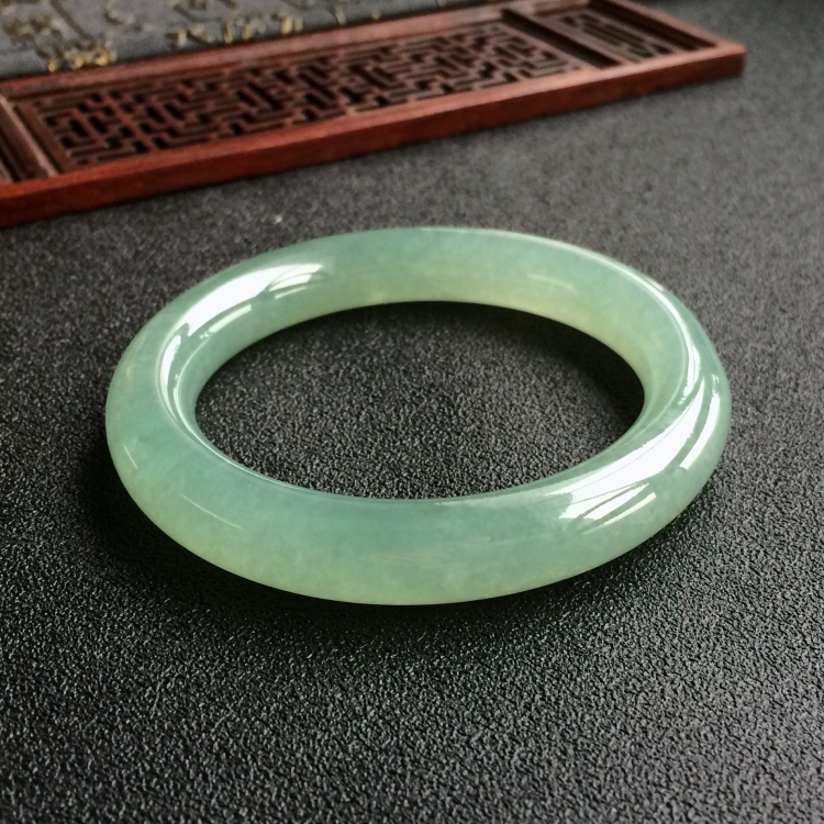 (超值推荐)糯冰种晴水圆条手镯(56.6mm)