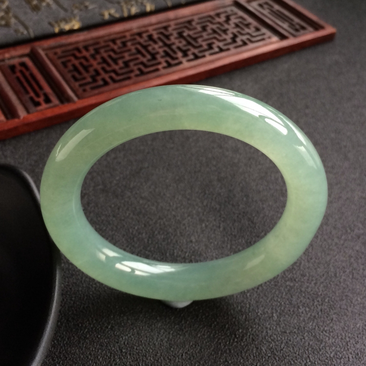 (超值推荐)糯冰种晴水圆条手镯(56.6mm)