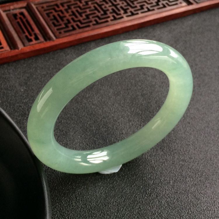 (超值推荐)糯冰种晴水圆条手镯(56.6mm)