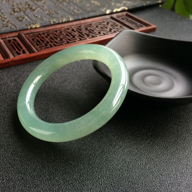 (超值推荐)糯冰种晴水圆条手镯(56.6mm)