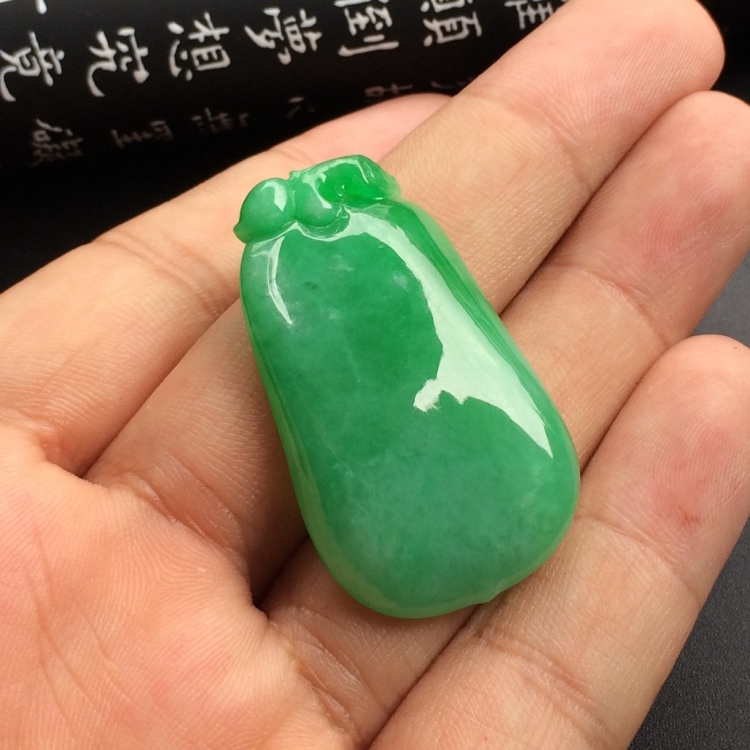 （超值推荐）糯冰种飘翠福瓜挂件