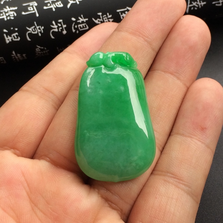 （超值推荐）糯冰种飘翠福瓜挂件