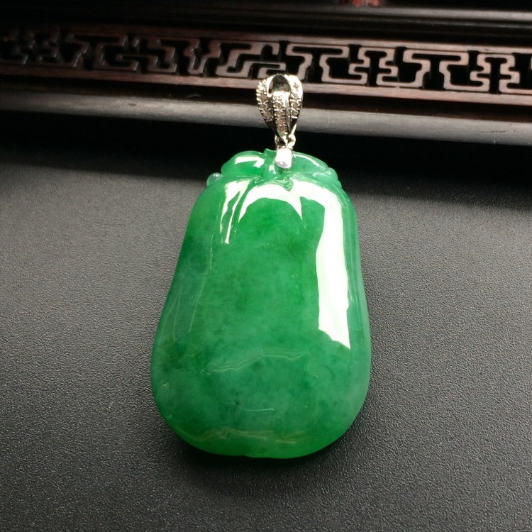 （超值推荐）糯冰种飘阳绿福瓜挂件（金扣）
