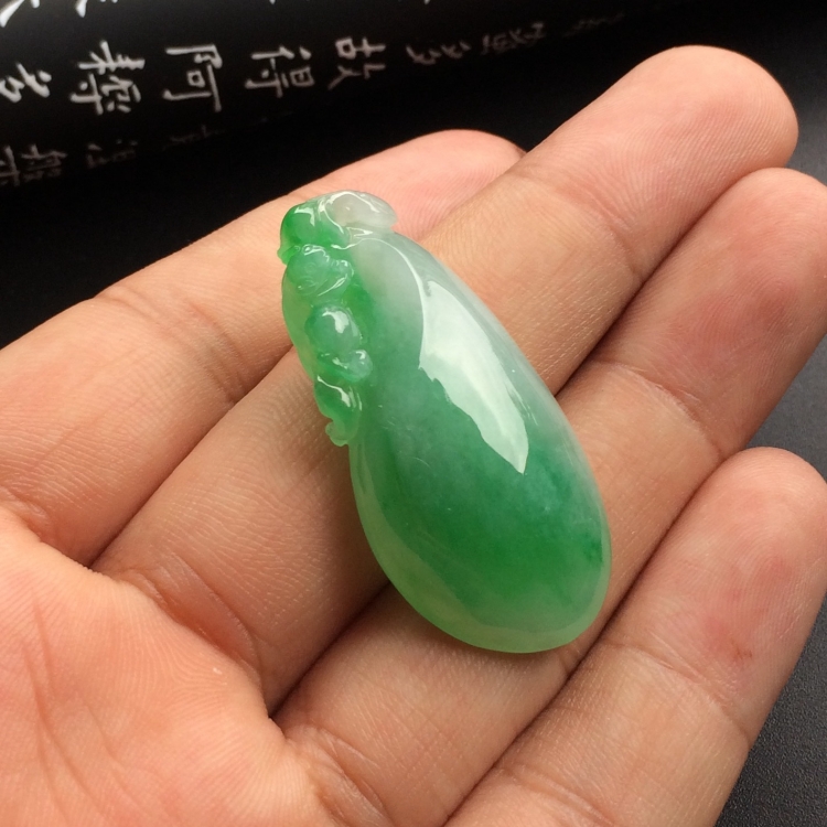 （超值推荐）糯冰种飘翠福瓜挂件