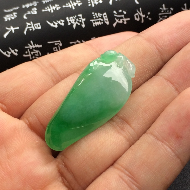 （超值推荐）糯冰种飘翠福瓜挂件