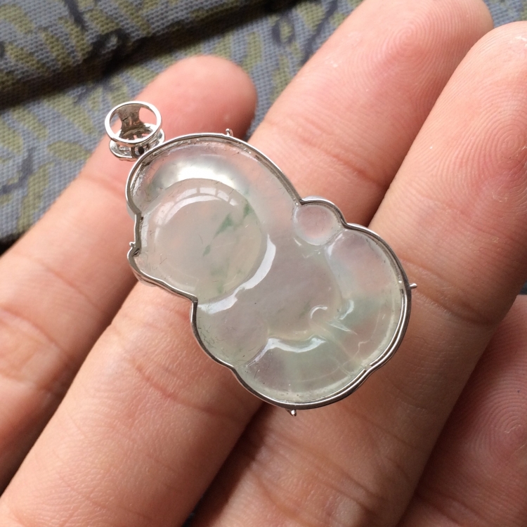 (超值推荐)冰种淡晴水略飘花镶白金钻石灵猴胸坠