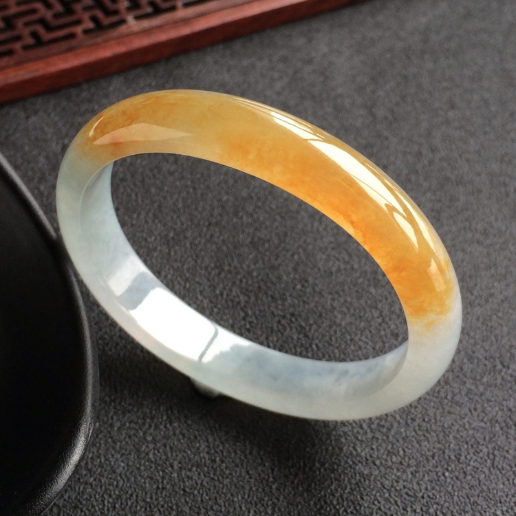 (超值推荐)冰种黄翡贵妃镯(52.9mm-46.8mm)