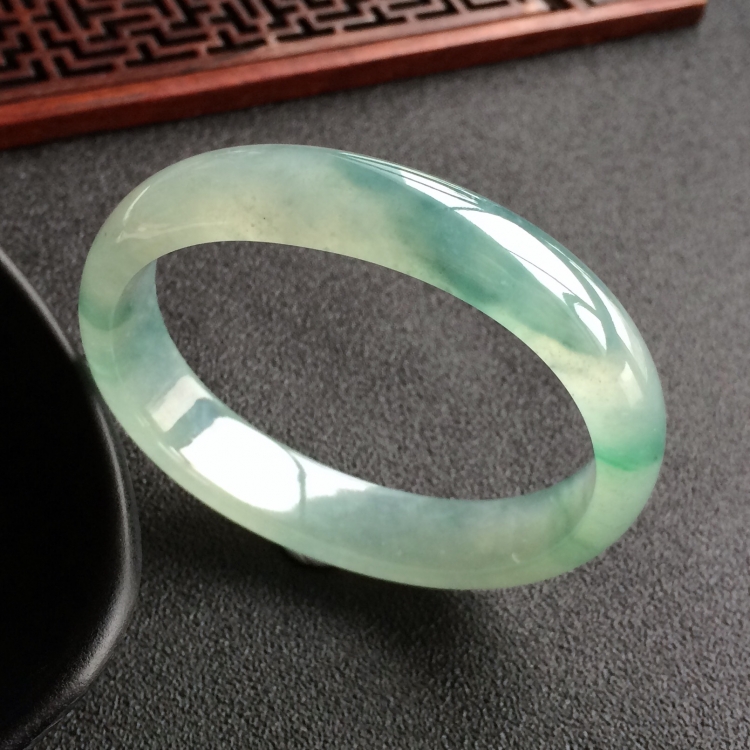 (超值推荐)冰种飘花贵妃镯(55.1mm-46.7mm)