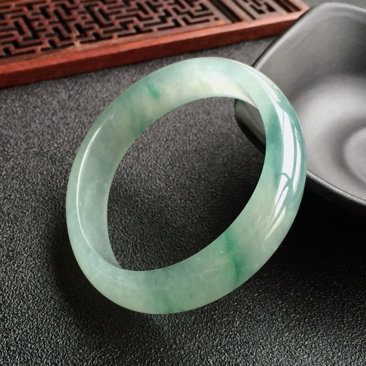 (超值推荐)冰种飘花贵妃镯(55.1mm-46.7mm)