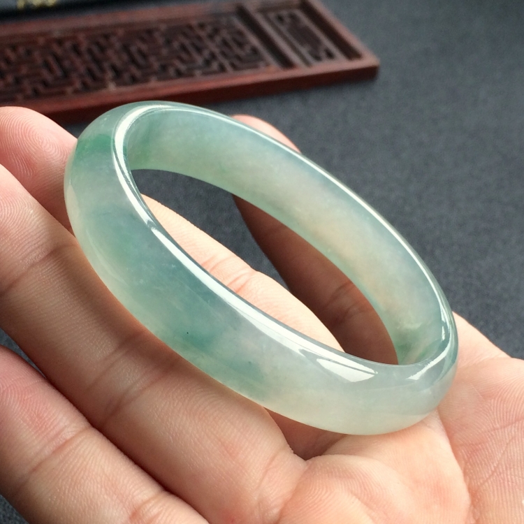(超值推荐)冰种飘花贵妃镯(55.1mm-46.7mm)
