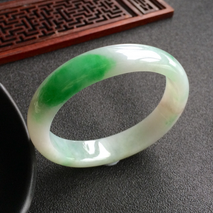 (超值推荐)糯冰种飘翠贵妃镯(56.5mm-47.6mm)