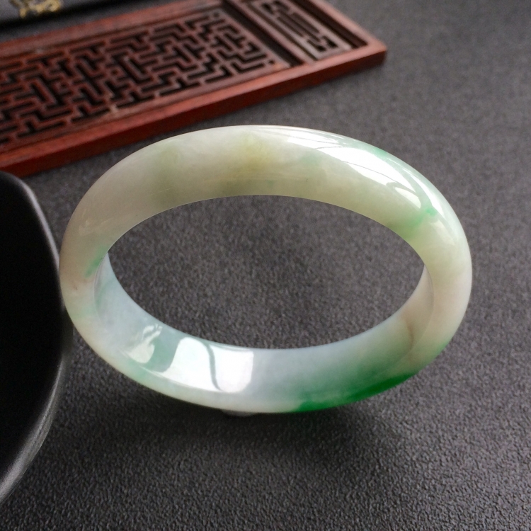 (超值推荐)糯冰种飘翠贵妃镯(56.5mm-47.6mm)