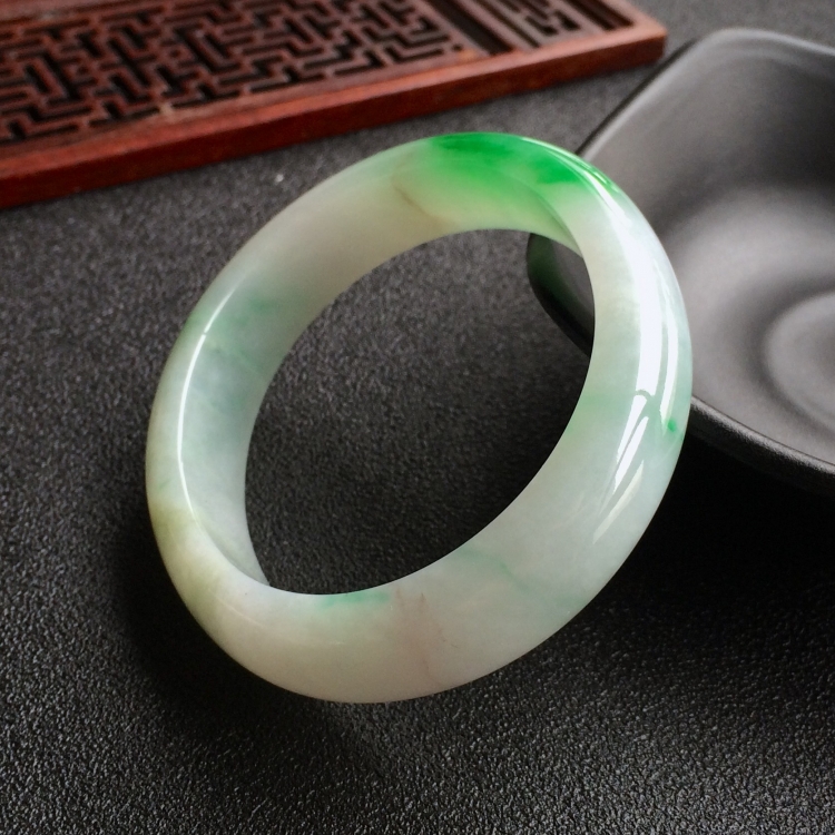 (超值推荐)糯冰种飘翠贵妃镯(56.5mm-47.6mm)