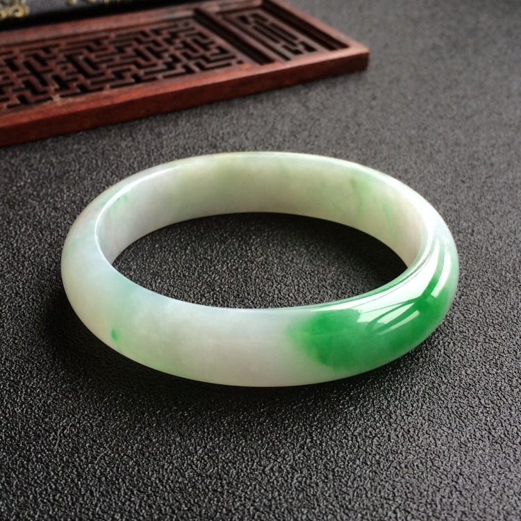 (超值推荐)糯冰种飘翠贵妃镯(56.5mm-47.6mm)