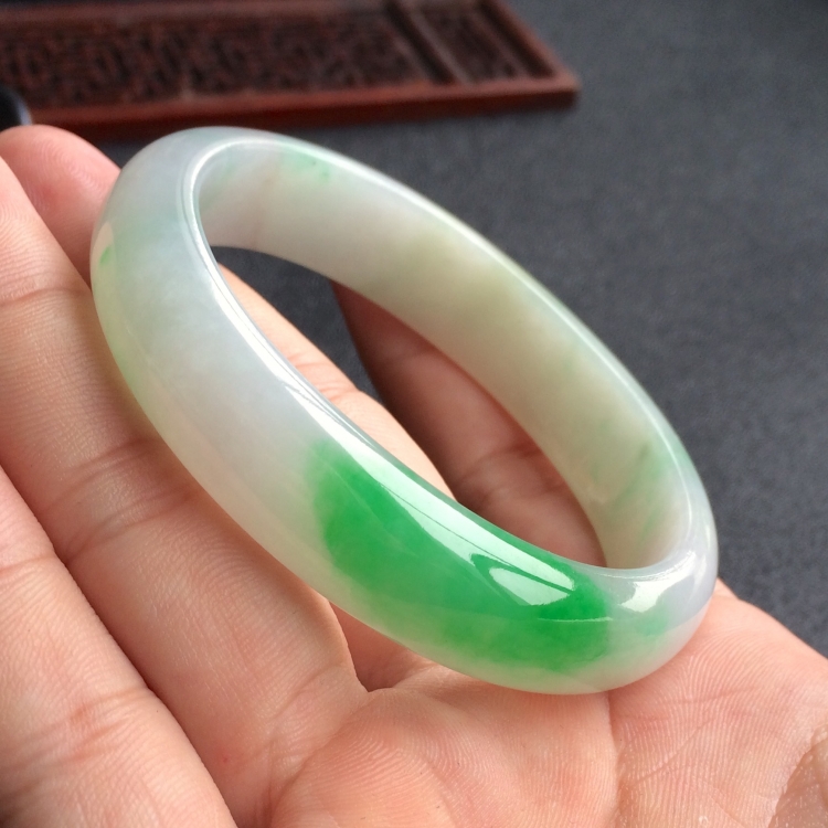(超值推荐)糯冰种飘翠贵妃镯(56.5mm-47.6mm)
