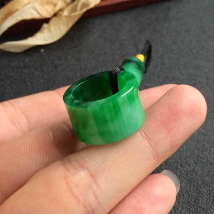 (超值推荐)糯冰种浓绿路路通挂件