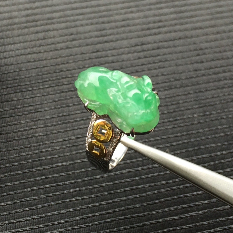 (超值推荐)糯冰种翠色镶18k金钻石貔貅戒指