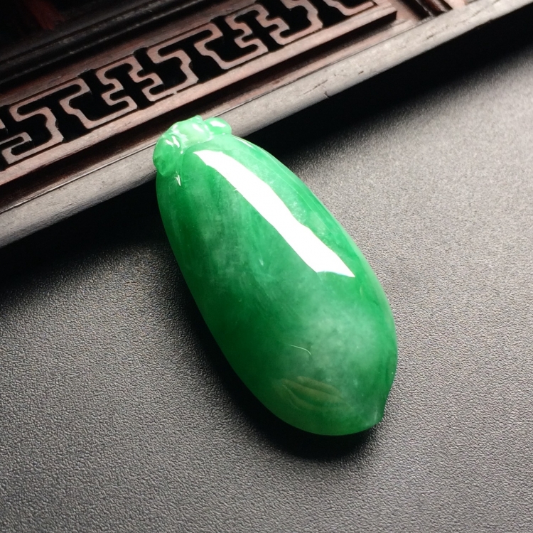 （超值推荐）糯冰种翠色福瓜挂件