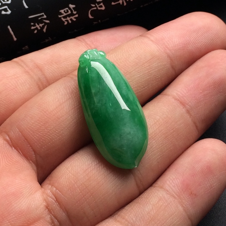 （超值推荐）糯冰种翠色福瓜挂件
