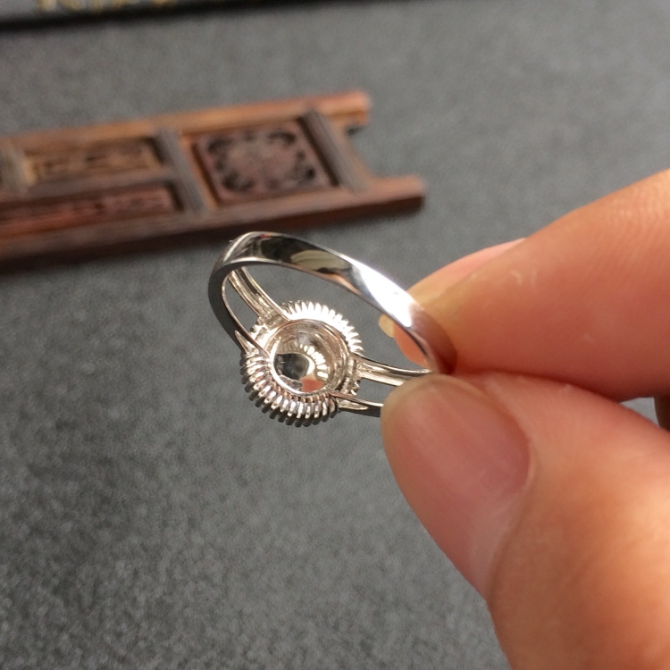 (超值推荐)冰种阳绿镶白金钻石戒指