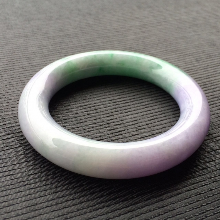(超值推荐)糯冰种春带彩圆条手镯(55.2mm)