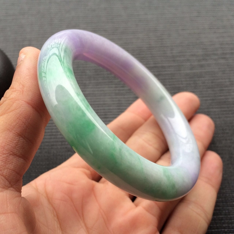 (超值推荐)糯冰种春带彩圆条手镯(55.2mm)