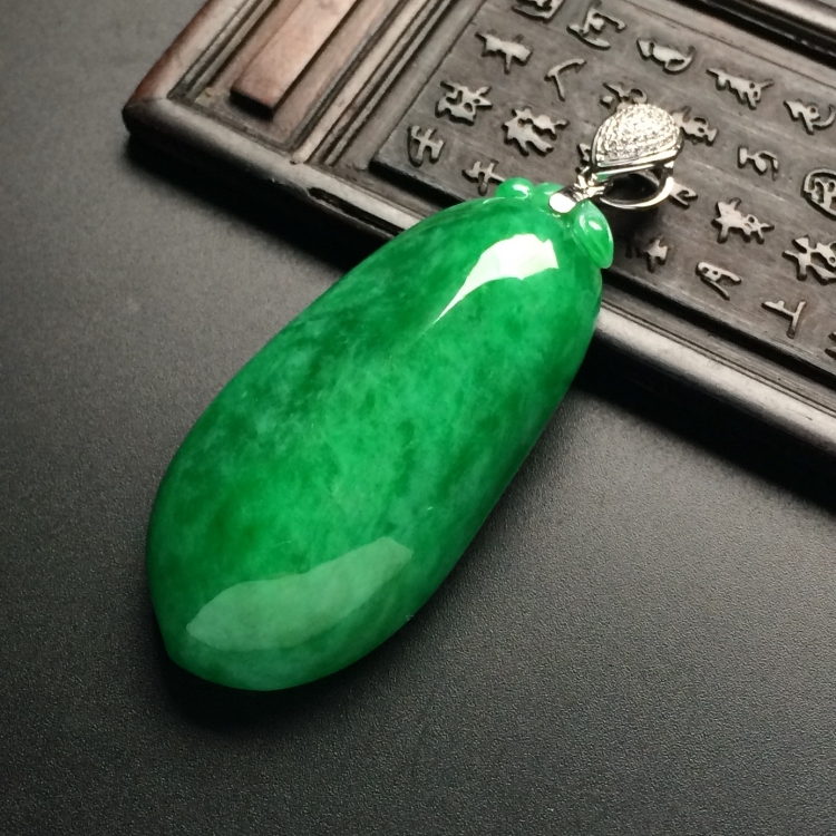 （超值推荐）糯冰种阳绿福瓜挂件（金扣）