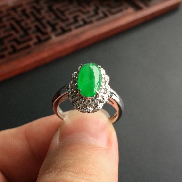 (超值推荐)冰种翠色镶白金钻石戒指